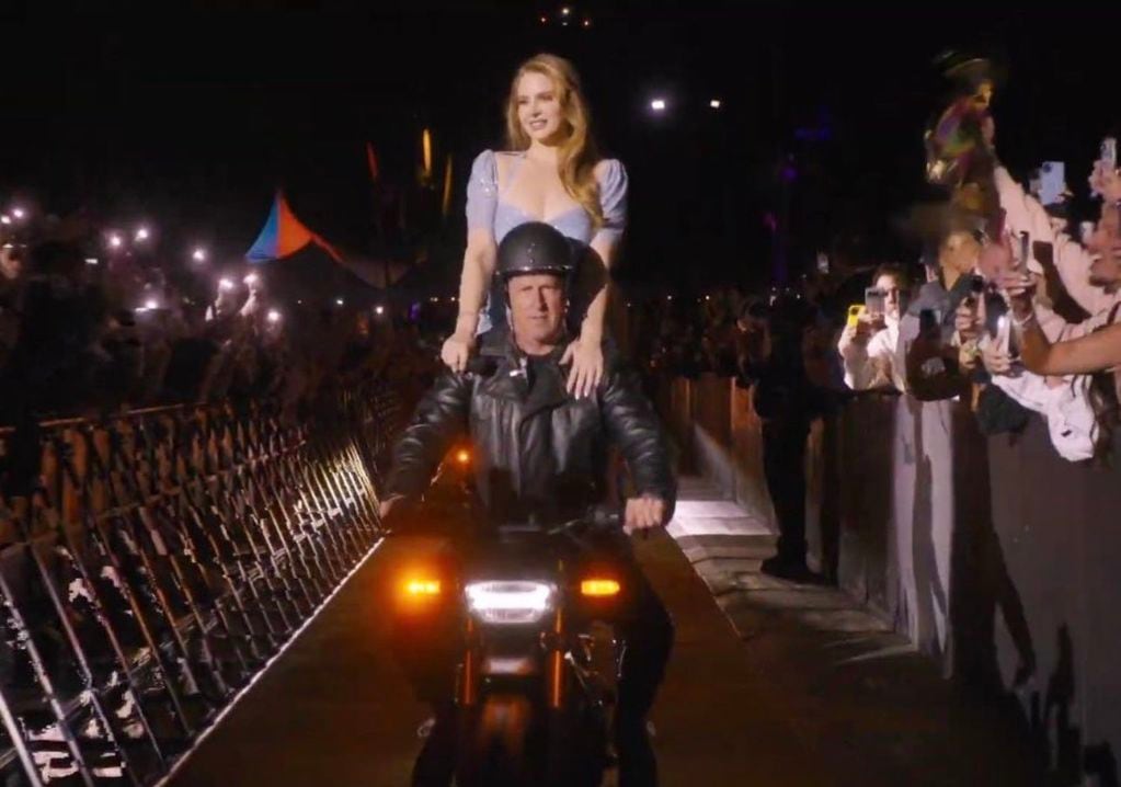 Lana del Rey entró en moto a Coachella