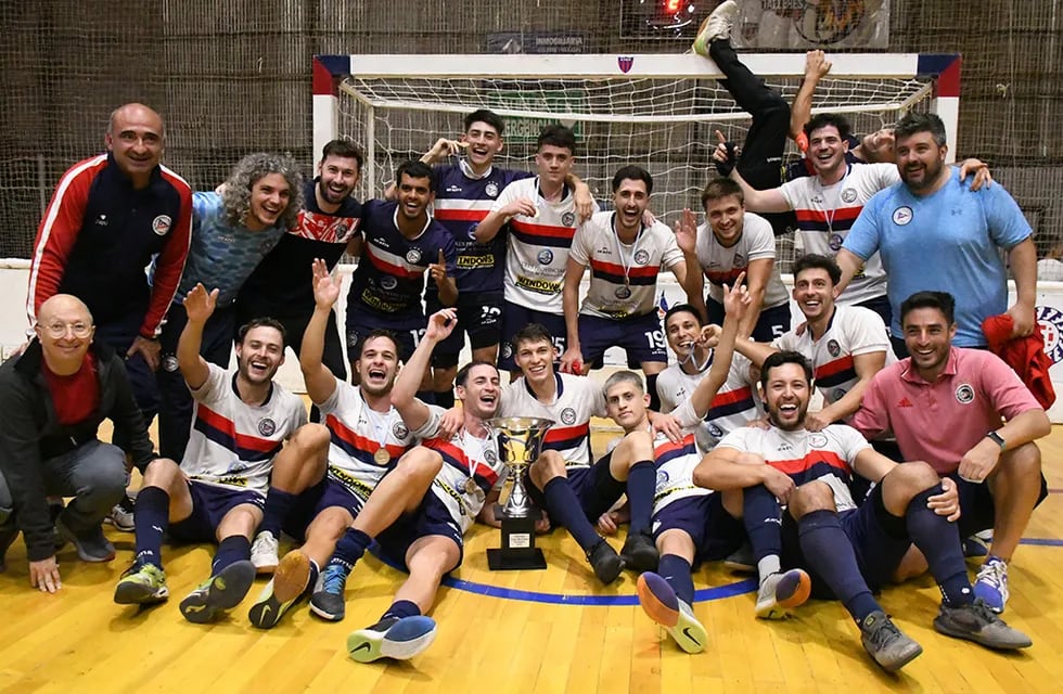 El Club Mendoza de Regatas se consagró campeón de la Copa Mendoza 2023. Equipazo. / Gentileza: Futsal de Primera.