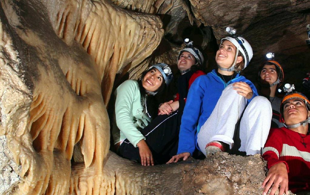 Caverna de las Brujas, aunque requiere de una escapadita de fin de semana, es un paseo imperdible para compartir con los chicos. Imagen de Archivo