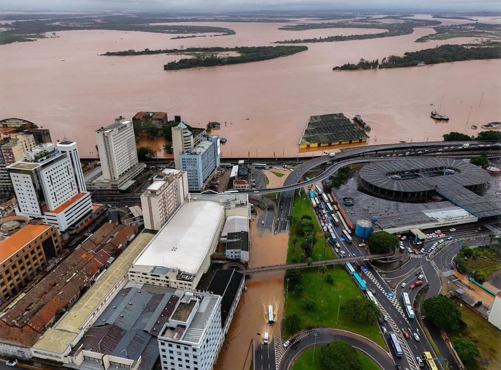 Al menos 66 muertos y 101 desaparecidos en Brasil por las inundaciones: las impactantes imágenes de la catástrofe