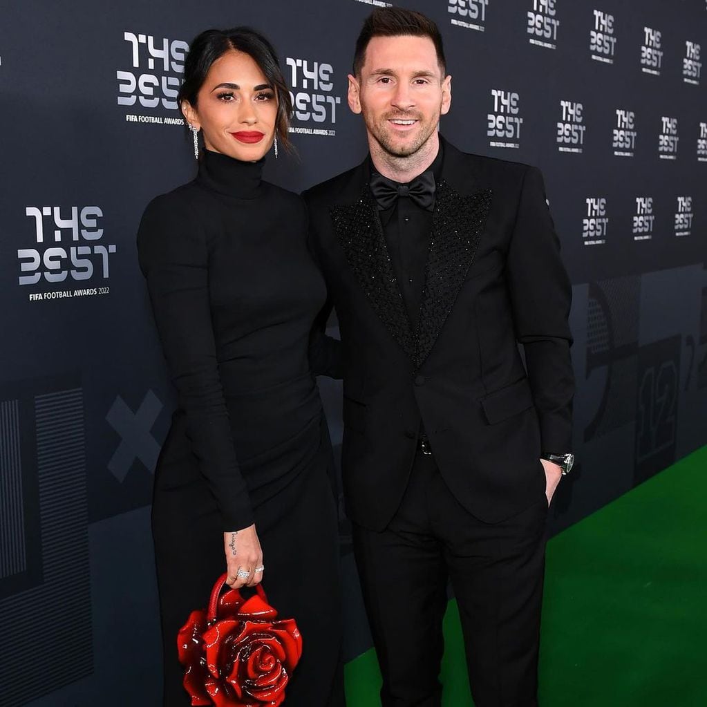 Antonella Rocuzzo y un look que destacó en la gala de los Premios The Best. (Instagram Lionel Messi)