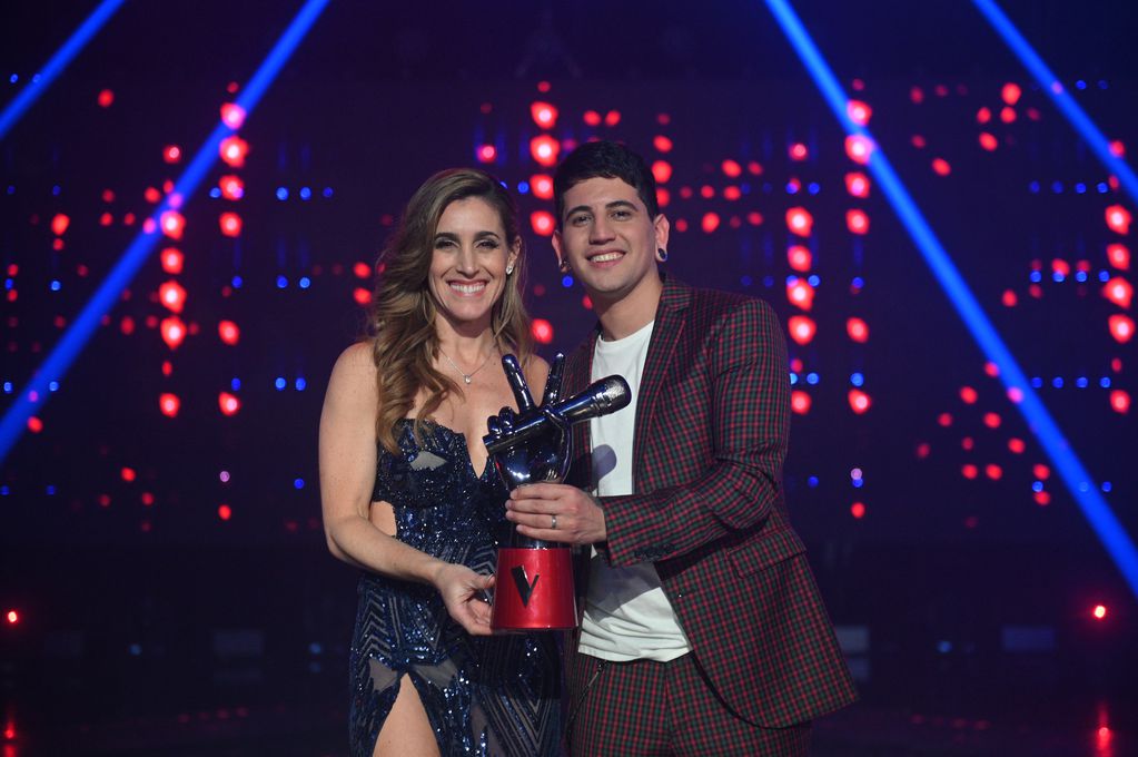 Yhosva Montoya y Soledad, ganadores en La voz Argentina 2022 (Telefe).