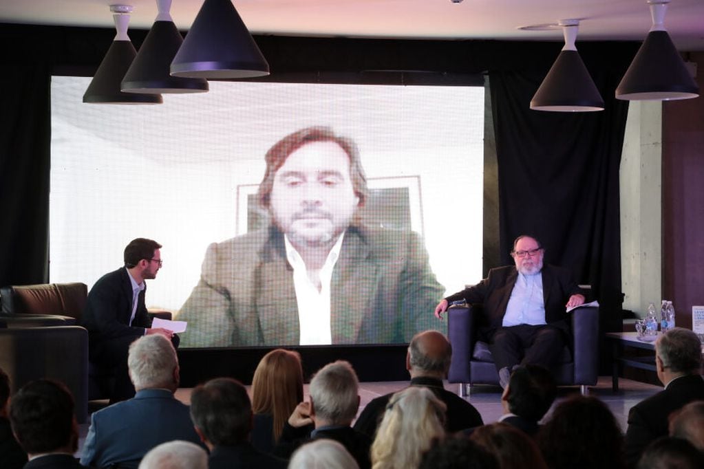 El periodista Pablo Gerardi, Federico Tavelli y Pbro. Carlos Galli