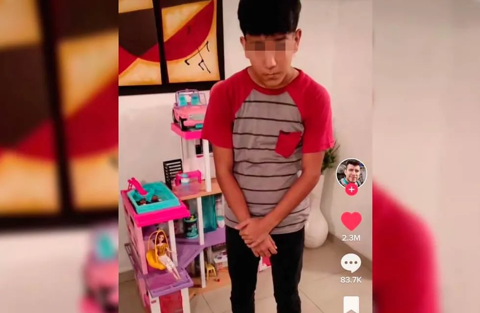 Un adolescente mexicano es regañado por su padre al dejar embarazada a su novia | Web