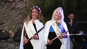 Miriam y Mónica fueron elegidas reina y virreina de los cerros en 2022 (Mariana Villa / Los Andes)
