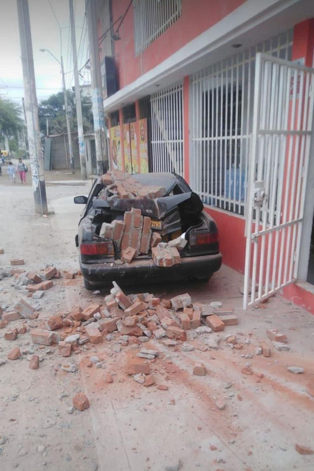 El sismo produjo daños materiales en la ciudad de Sullana.