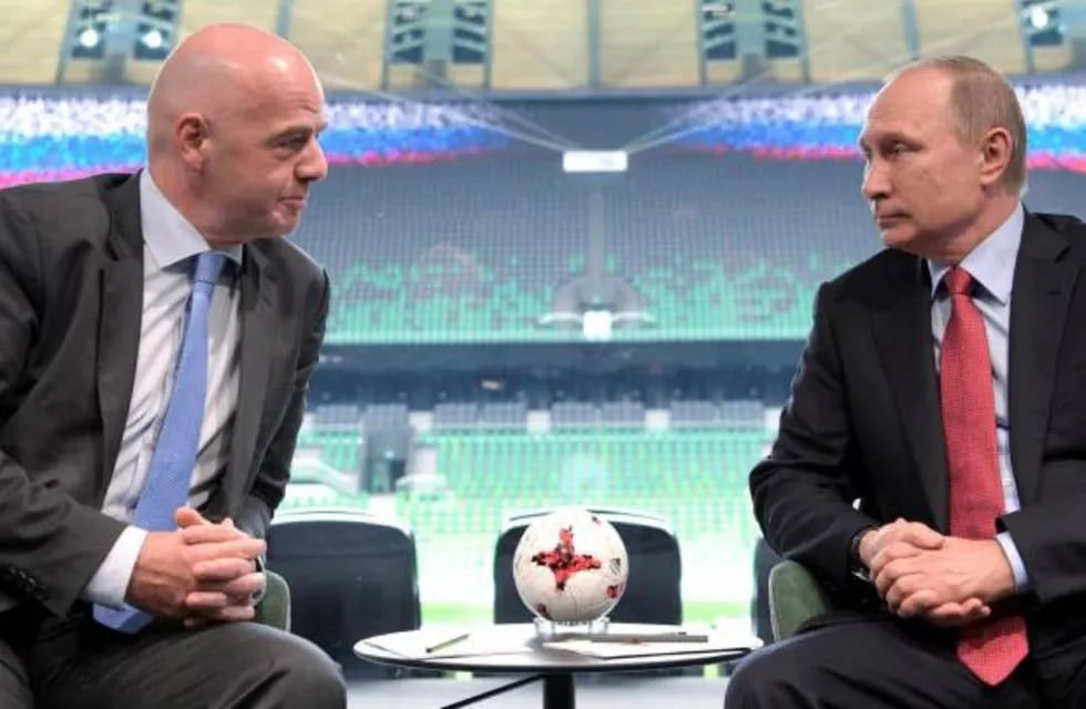 El presidente de la FIFA, Gianni Infantino, y la máxima autoridad de Rusia, Vladimir Putin. / archivo