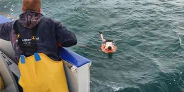 Joven británico rescatado en el mar