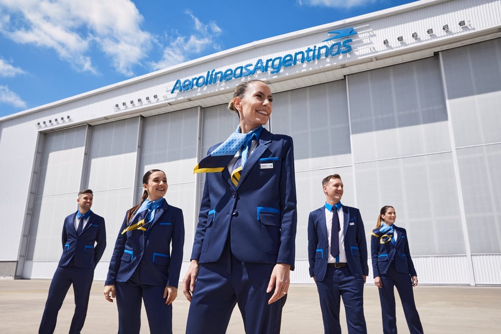 Aerolíneas Argentinas presentó sus nuevos uniformes - Foto Aviación en Argentina