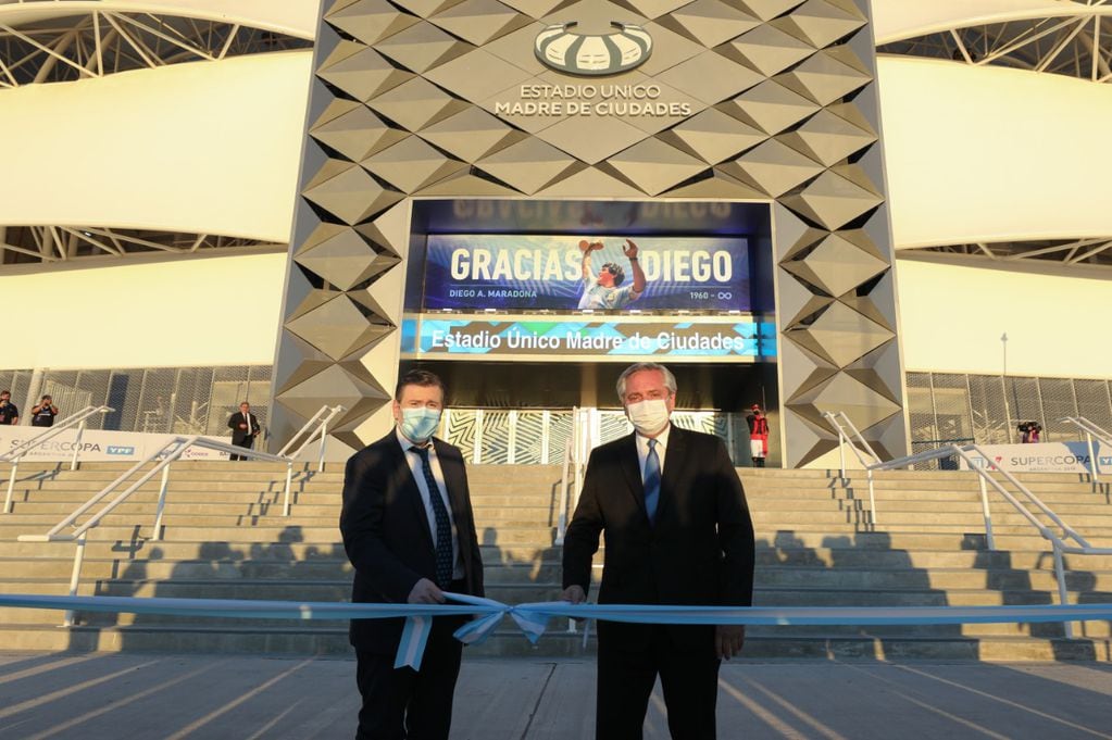 Zamora manifestó su alegría de contar con la presencia del Presidente "para dar inicio a esta obra hídrica, firmar convenios por más obras para los santiagueños e inaugurar el estadio único".