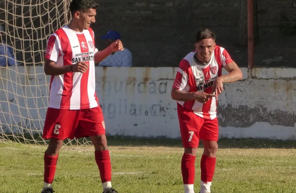 Matías "Chimi" Navarro festeja el primer gol de San Martín en la cancha de Murialdo. / Gentileza Prensa ACSM.
