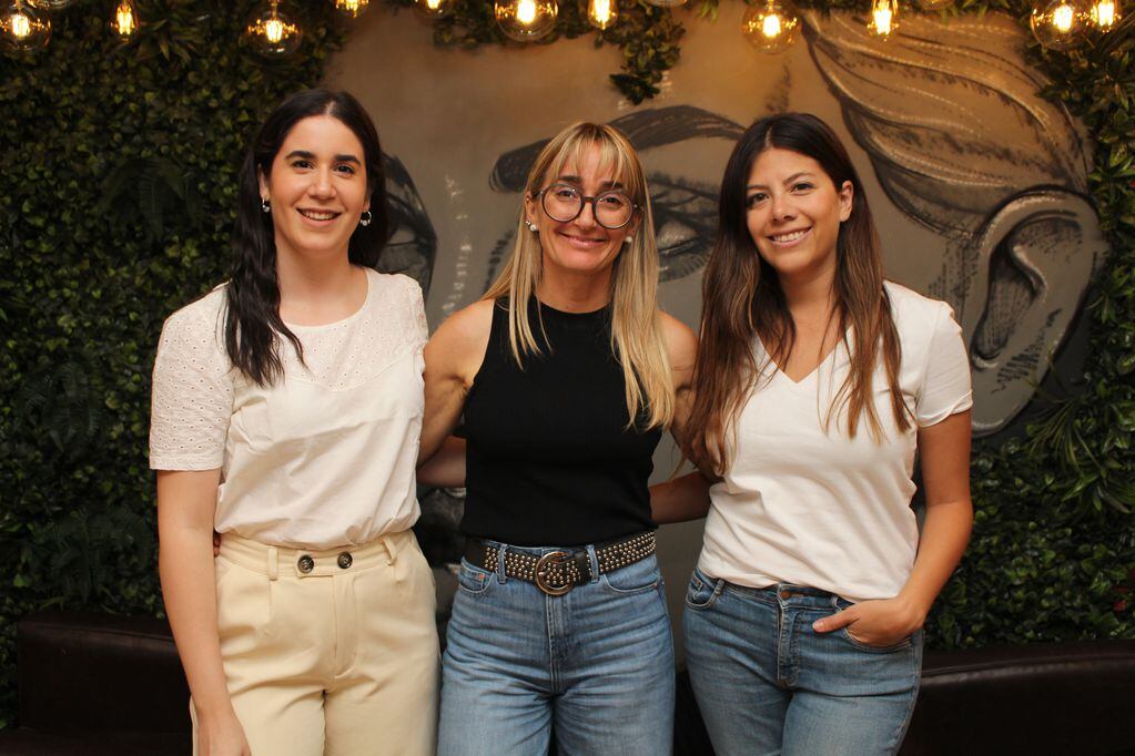 Las organizadoras Rocío Barros, Ana Puelles y Florencia Afranllie.
