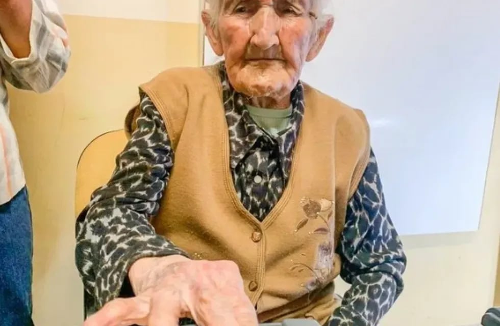 Una anciana de 105 años tramitara personalmente su primer Documento Nacional de Identidad (DNI).