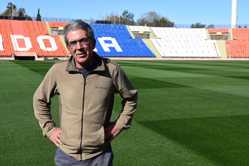 Federico Chiapetta, subsecretario de Deportes, en el estadio Malvinas Argentinas. / Mariana Villa 
