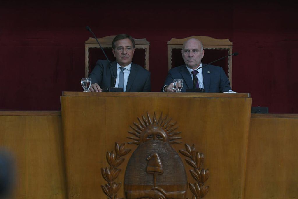 Rodolfo Suárez y Dalmiro Garay durante el acto en Tribunales. / Ignacio Blanco