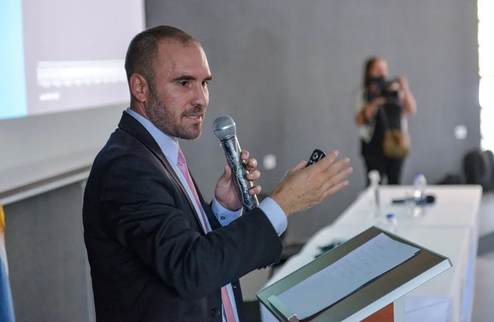 El ministro Guzmán participó de una charla en la Facultad de Economía de la Universidad Nacional del Comahue.