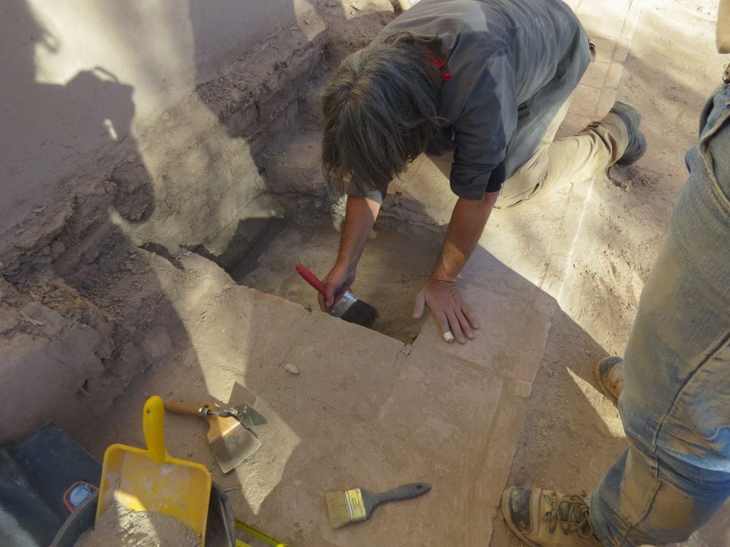 El director de Patrimonio, Horacio Chiavazza, destacó que la posibilidad de haber encontrado un enterratorio prehispánico es una hipótesis preliminar, aunque continuarán investigando el hallazgo.