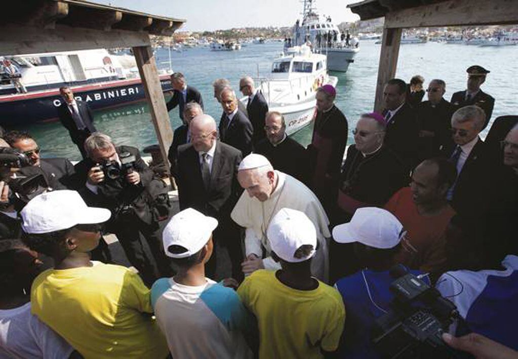 El papa Francisco califica el drama de los inmigrantes como el “éxodo bíblico”
