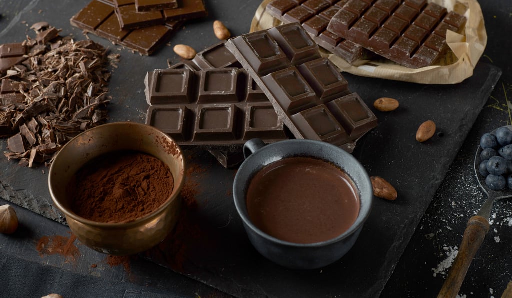 El chocolate negro, producto de la semilla de cacao.