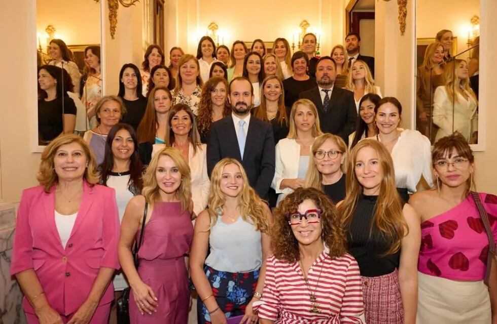 Las mujeres de negocios se reunieron con el embajador argentino en Roma, Roberto Manuel Carlés.