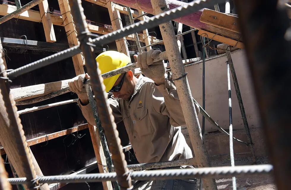 Por la “crisis inédita” de la obra pública, el Consejo Federal de la Construcción se reunirá a principios de febrero. / Foto: Orlando Pelichotti / Los Andes