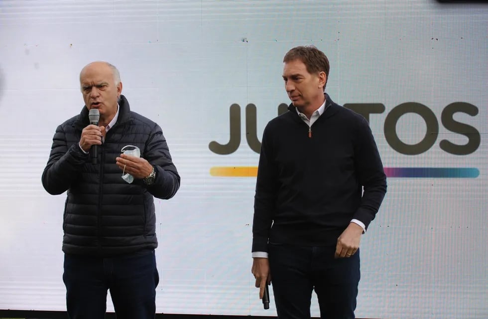 Néstor Grindetti (izquierda) y Diego Santilli (derecha), los dos candidatos a gobernador bonaerense del PRO (Clarín/Archivo)
