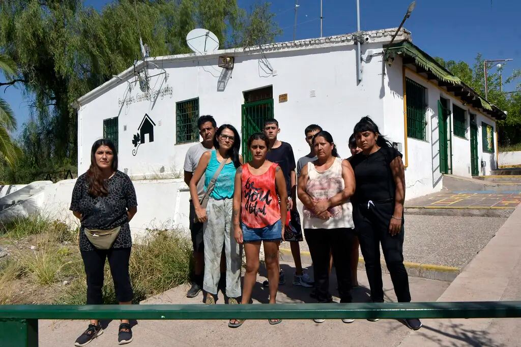 Vandalismo y robos en la Escuela 1-352 Gobernador González 