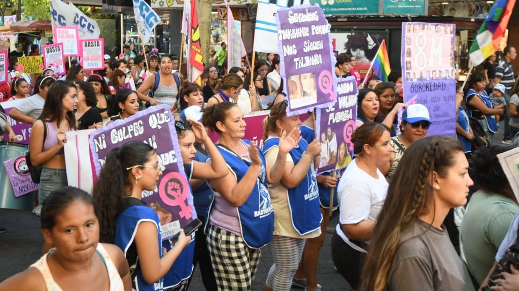 Las mujeres coparon el centro de Mendoza - José Gutiérrez / Los Andes