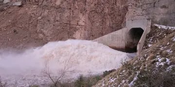 Advierten por posibles cortes de agua en Mendoza por tareas en el dique Potrerillos: hasta cuándo