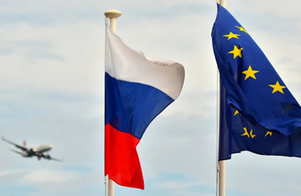 A un día de cumplirse el segundo aniversario desde el comienzo de la guerra, la UE aprobó un nuevo paquete de sanciones contra el Kremlin.