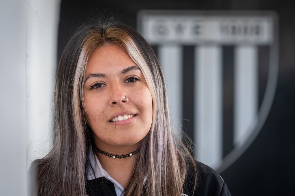Retrato de Yamila Correa, coordinadora del cuerpo técnico de Gimnasia y Escgrima de Mendoza Foto: Ignacio Blanco / Los Andes