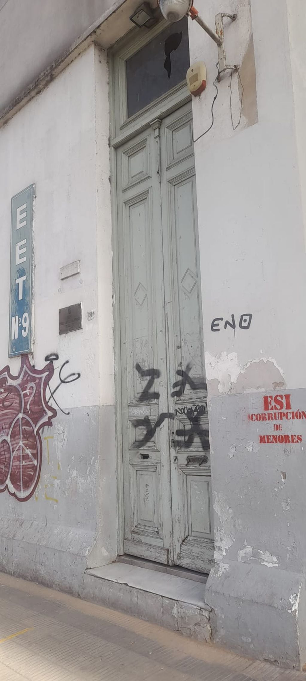 Pintadas contra la ESI en La Plata. Foto: X / @Mariadiazreck