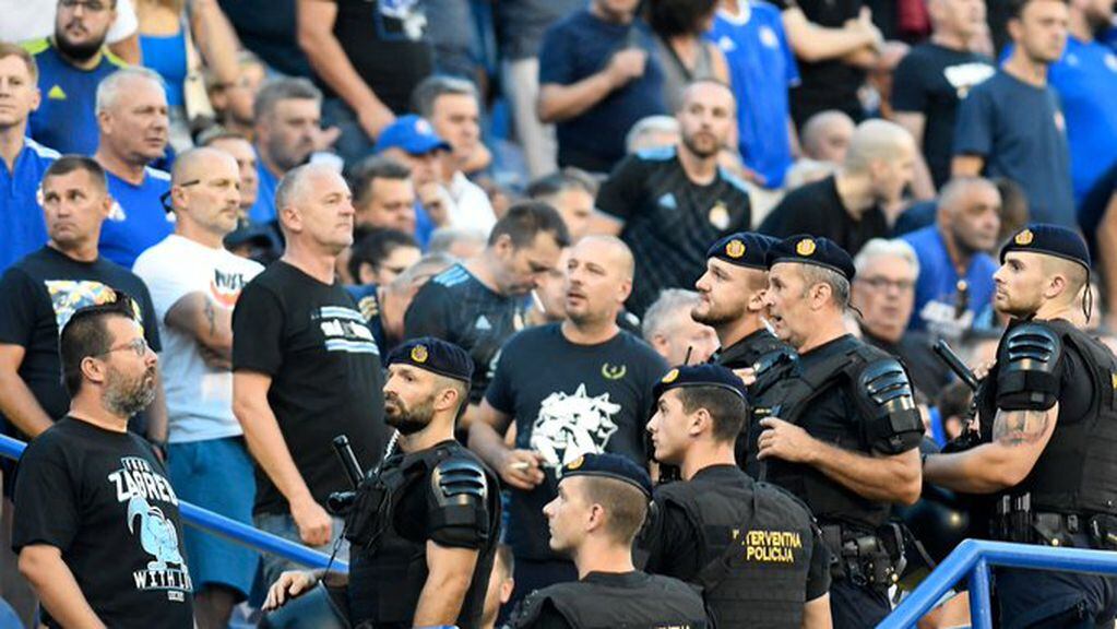 Liberaron a 30 hinchas del Dinamo Zagreb en Grecia tras el asesinato de un aficionado del AEK Atenas. Foto: X.