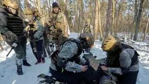 Final military training ends a course preparing Ukrainians to defend their city in case of need