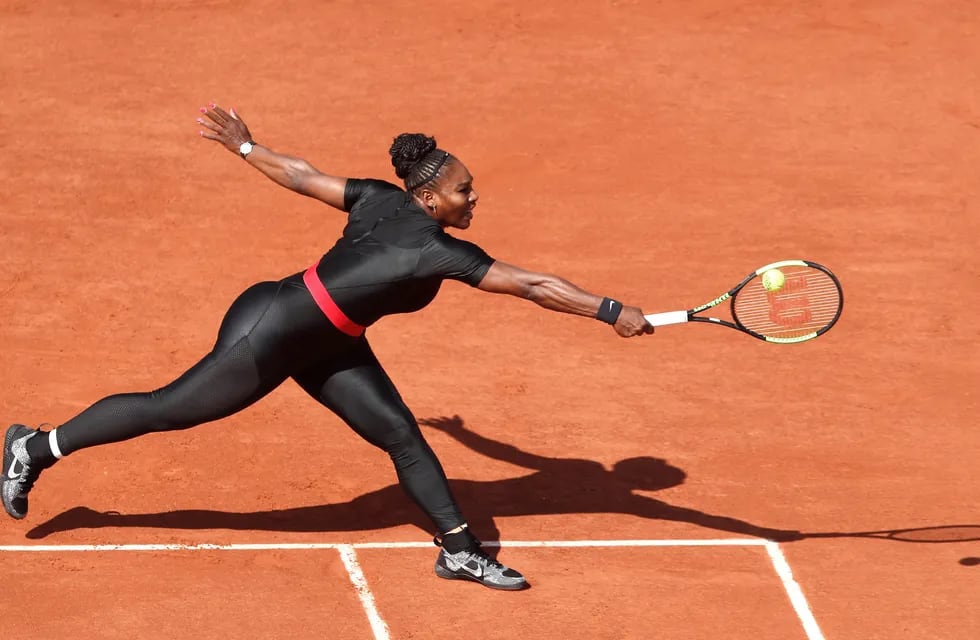 El llamativo e impactante look de Serena Williams en su vuelta a Roland Garros