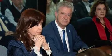  Cristina Fernández de Kirchner junto a su abogado Carlos Beraldi. - Gentileza