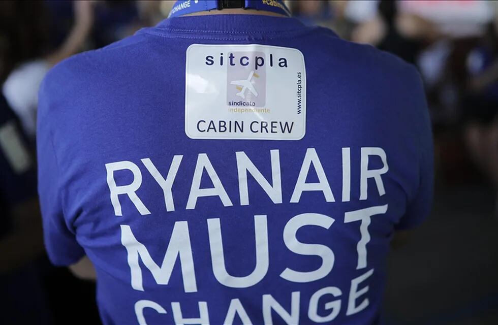 Personal español de la aerolínea irlandesa Ryanair en huelga.