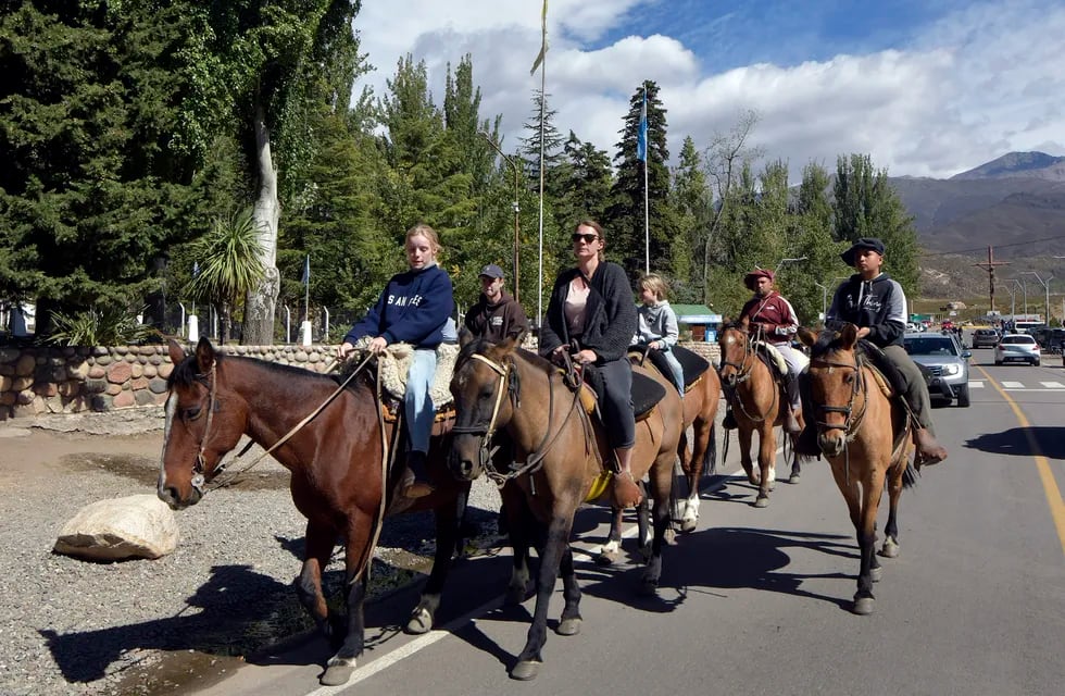 Fin de semana largo en Mendoza
Turistas y mendocinos disfrutan del feriado largo en El Manzano, Tunuyán

Foto: Orlando Pelichotti