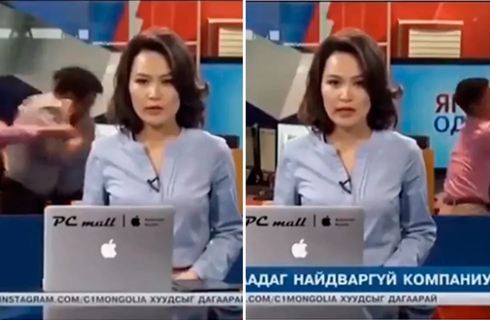 La presentadora estaba dando el noticiero cuando dos trabajadores comenzaron a pelearse.