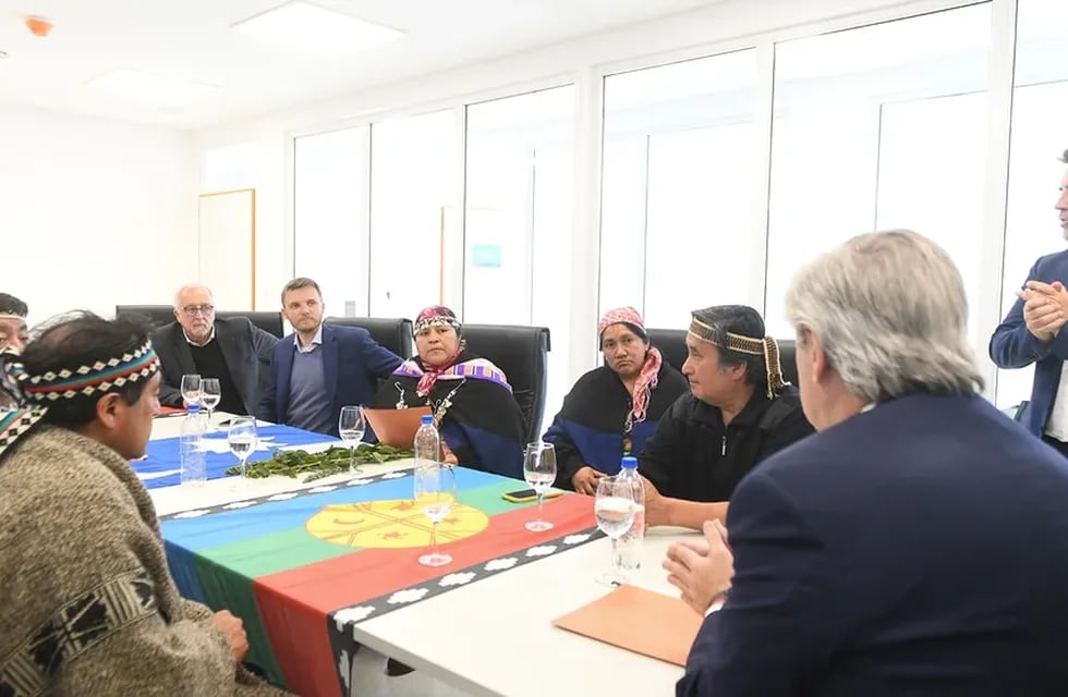 Alberto Fernández se reunió con referentes de la Comunidad Mapuche.