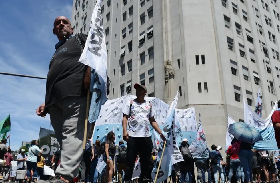 Piqueteros marcharán al Ministerio de Desarrollo Social para exigir medio aguinaldo para planes sociales. Imagen de archivo/Clarín.