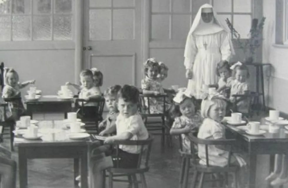 Hallan restos de 800 niños cerca de un convento irlandés para madres solteras