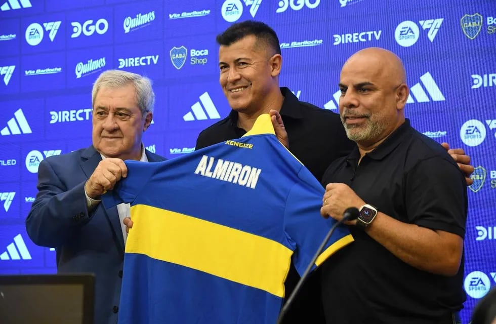 Jorge Almirón fue presentado oficialmente como DT de Boca Juniors y debutará ante San Lorenzo el miércoles.