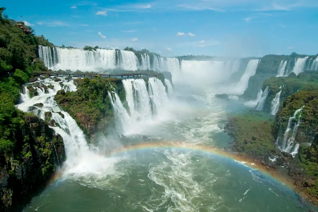 Las cataratas del Iguazú podrían recibir turistas