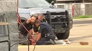 Tres policías le dieron una paliza a un detenido