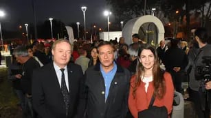 Rodolfo Suárez (centro) junto a Diego Arenas y Josefina Canale, del Partido Demócrata Progresista.