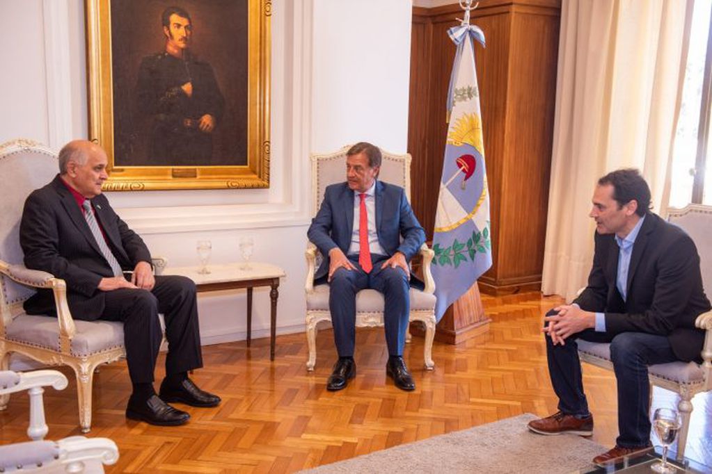 El Gobernador Rodolfo Suárez recibió al presidente de la Cámara de Comercio de Argentina en Emiratos Árabes, Omar Haffar y al titular de la UIM, Mauricio Badaloni.