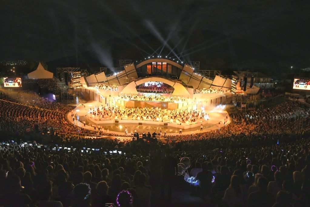 Mendoza celebra el Acto Central de la Fiesta Nacional de la Vendimia 2024 con el espectáculo “Coronados de historia y futuro”. Foto: Ignacio Blanco / Los Andes