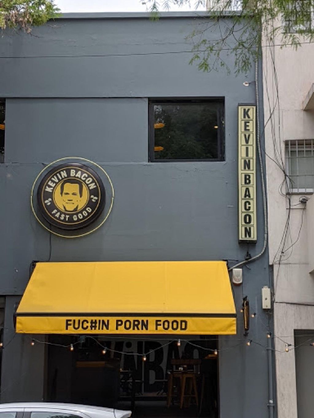 El actor de Hollywood se enteró que un local de comidas rápidas argentino usó su nombre y amenazó con acciones legales.