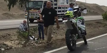 El alemán Juergen Droessiger chocó su moto a los 42 kilómetros de Lima.